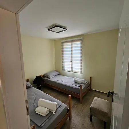 Vandrerhjem Lemon House *