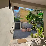 Lemon House Hostel Tirana