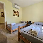 Lemon House Hostel *