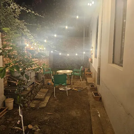 Vandrarhem Lemon House *