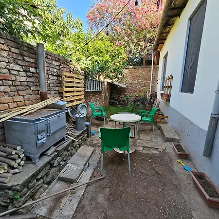 Lemon House Hostel *