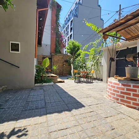 Lemon House Hostel *