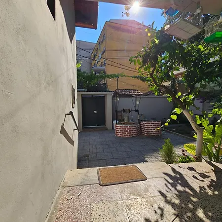 Lemon House Hostel *