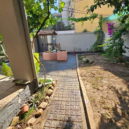 Lemon House Vandrarhem Tirana