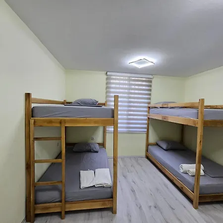 Lemon House Hostel *